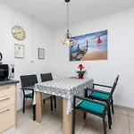 Boro Apartment *